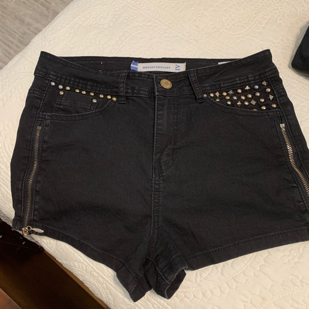 Instant Vintage IV Black Studded Zipper on Sides Women Like new Shorts Size 10